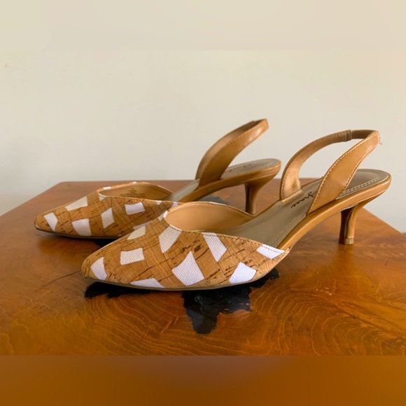 Women's size 6 Amelia Grace heels - Picture 3 of 6